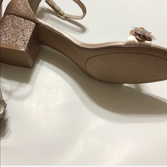 🎈SALE 1 LEFT Rose Gold Floral Block Heels - Picture 4 of 7